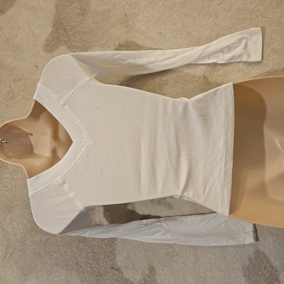 Urban Outfitters BDG Shannen V-Neck Long Sleeve Shirt Top Tee Off Shoulder NEW! - Picture 5 of 6